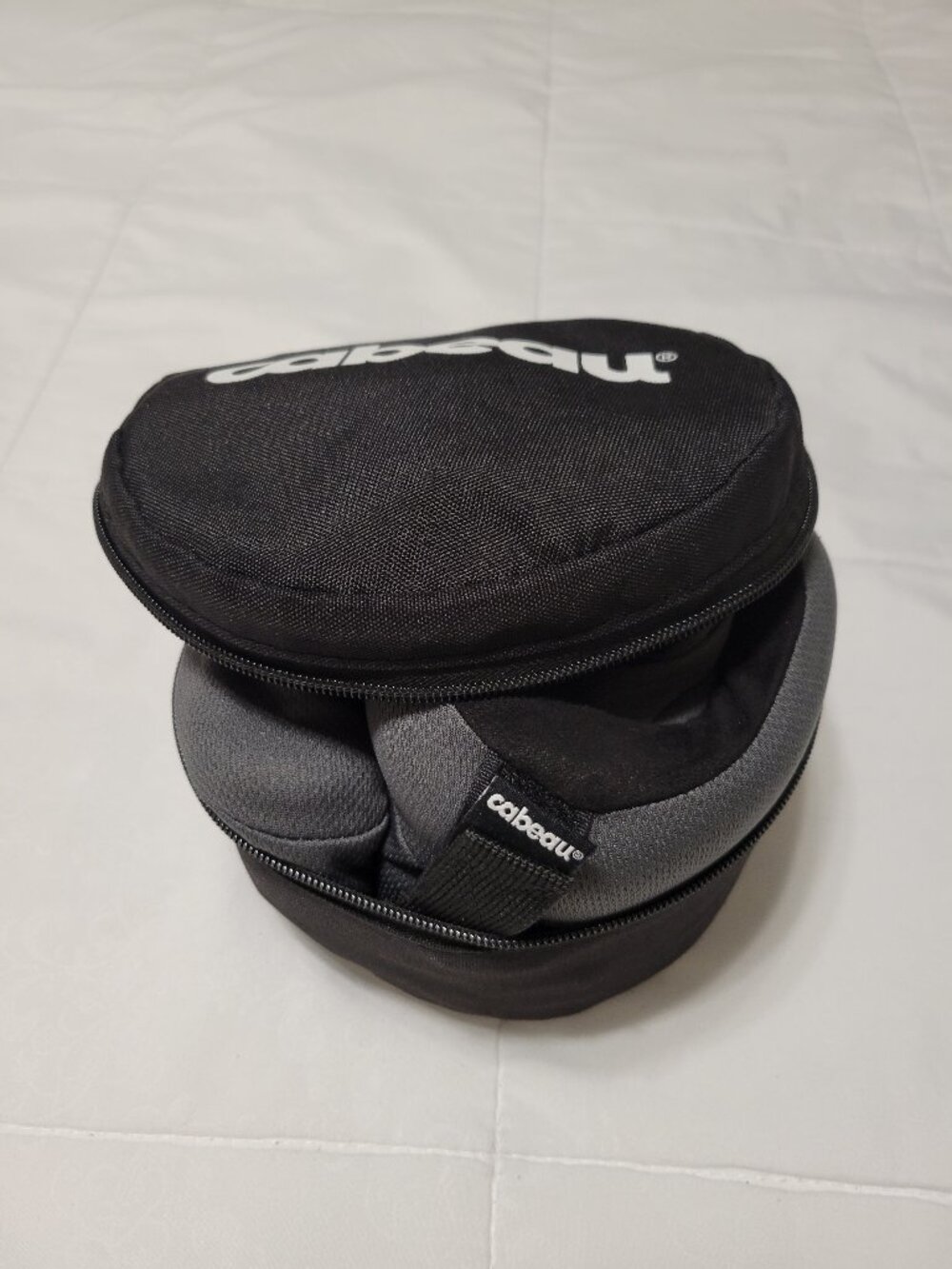 Cabeau Revolution S3 Travel Neck Pillow. EUC FIRM PRICE